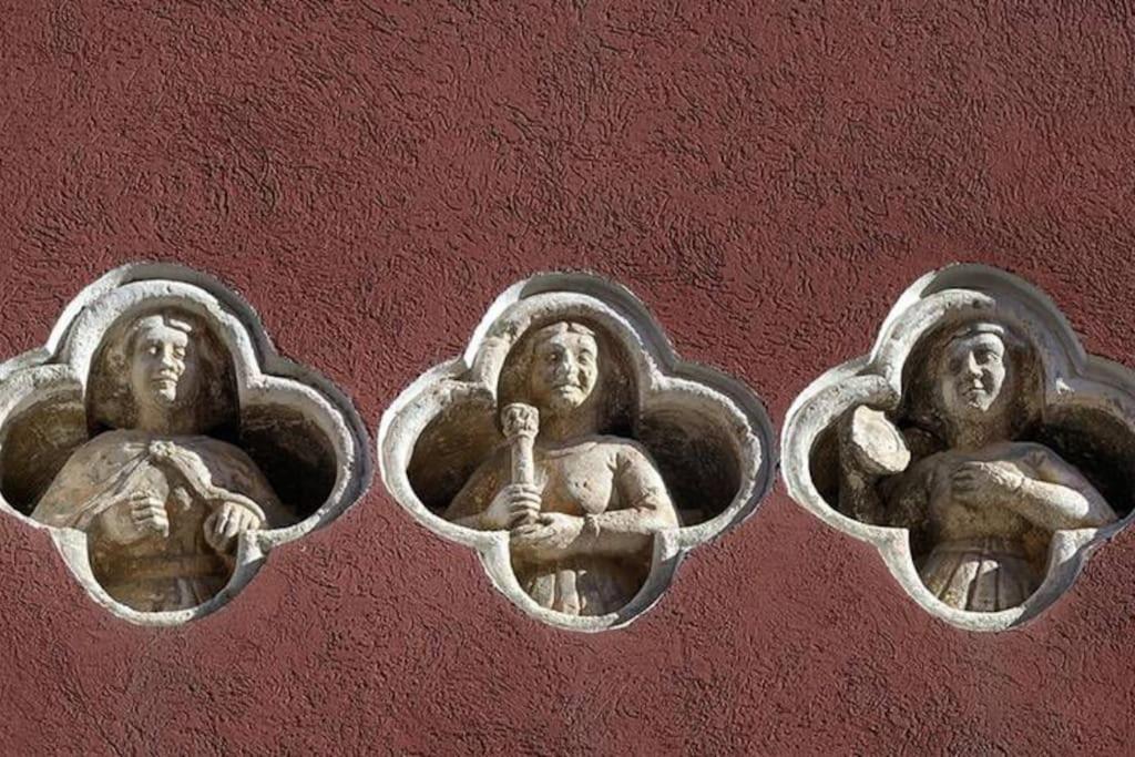 Tres Virtutes Pula